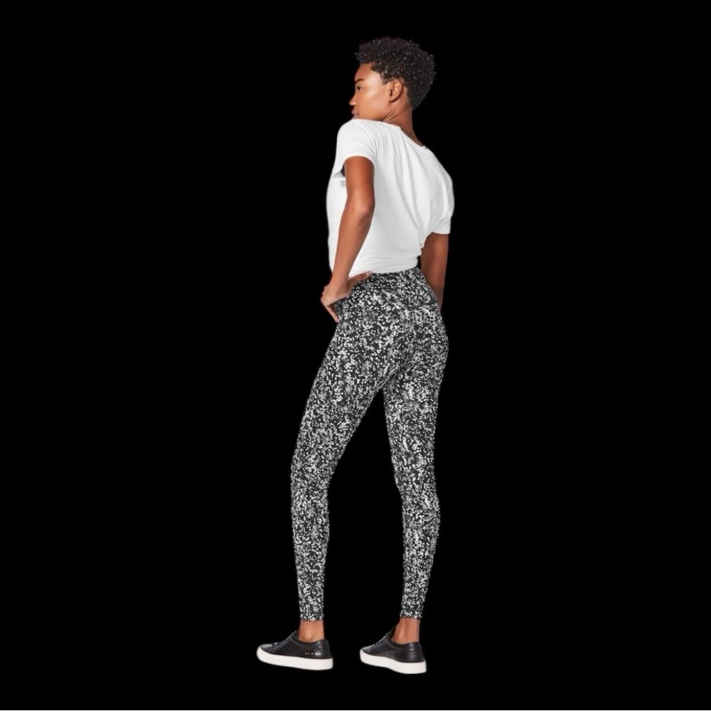 Lululemon • Wunder Under Super Hi-Rise Tight Full-On Luon
Chirasu Black Sz NST